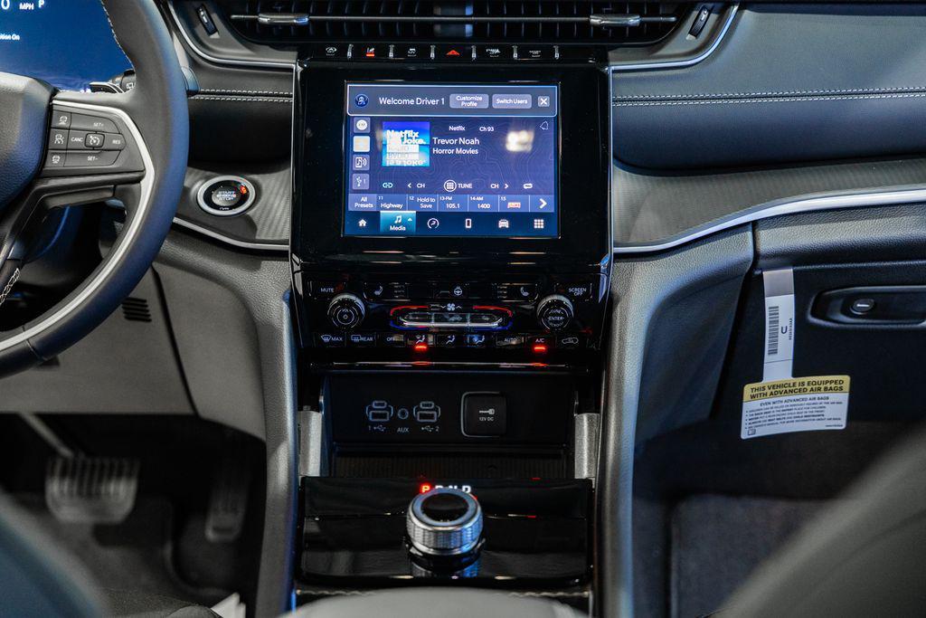 new 2025 Jeep Grand Cherokee car, priced at $33,992