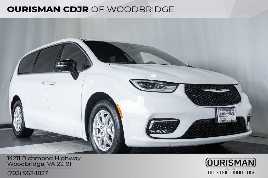 used 2025 Chrysler Pacifica car, priced at $30,000