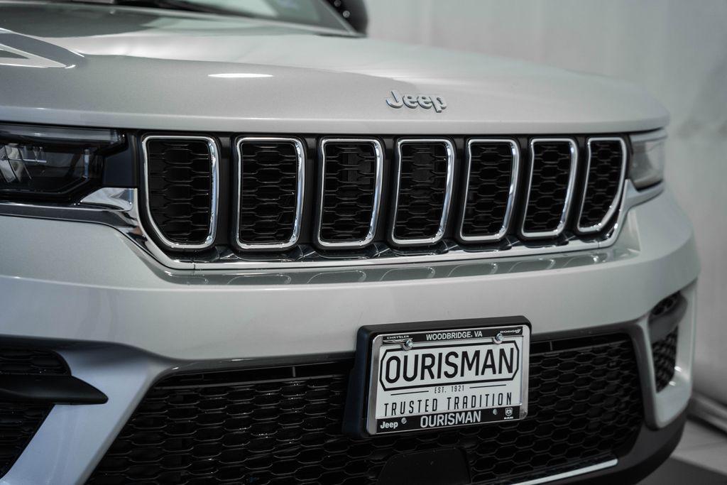 new 2026 Jeep Grand Cherokee car, priced at $40,577