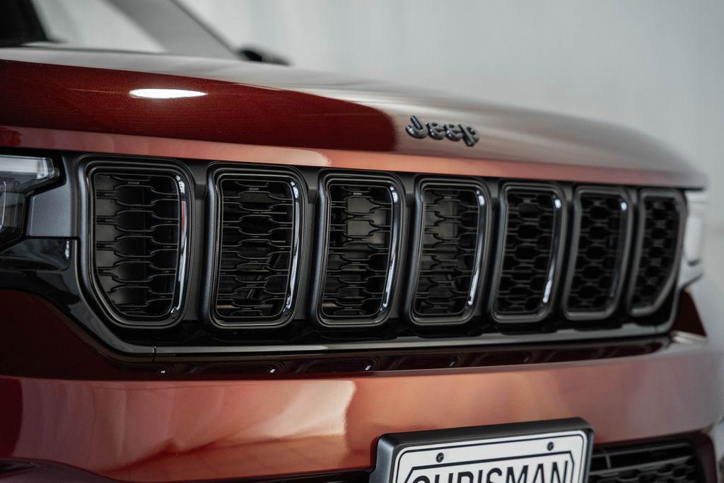 new 2025 Jeep Grand Cherokee car, priced at $43,594