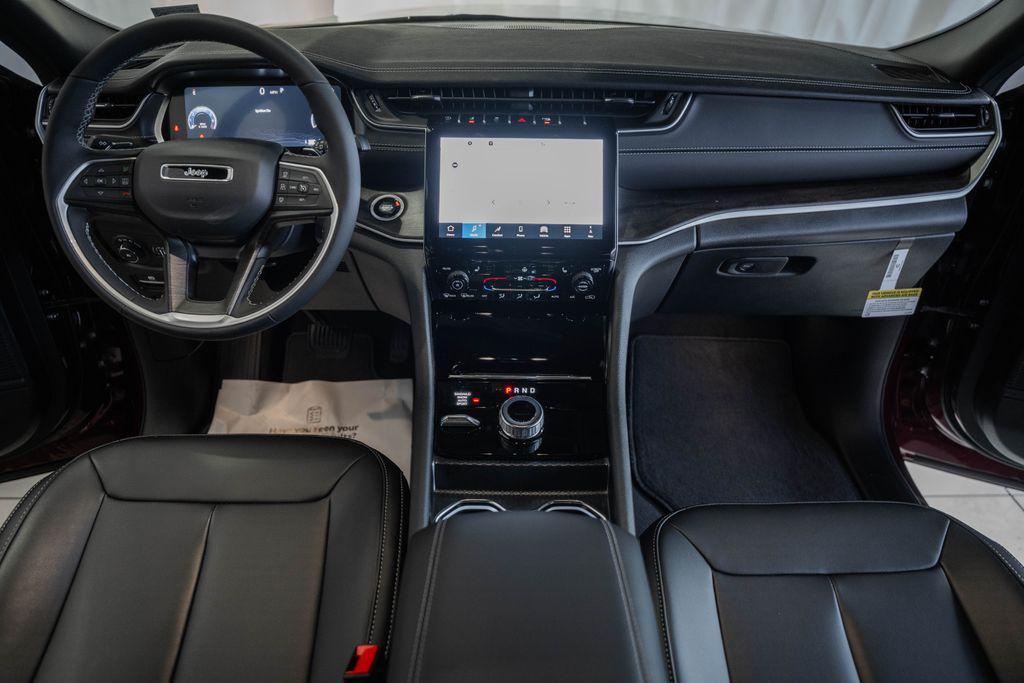 new 2025 Jeep Grand Cherokee car, priced at $43,594