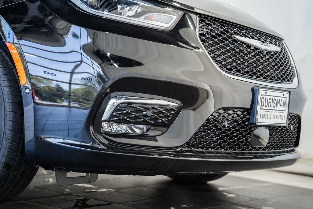 new 2026 Chrysler Pacifica car, priced at $47,116