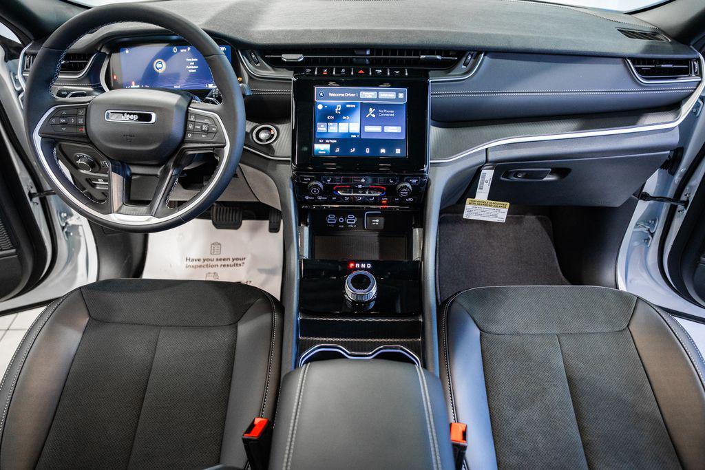 new 2025 Jeep Grand Cherokee car, priced at $38,274