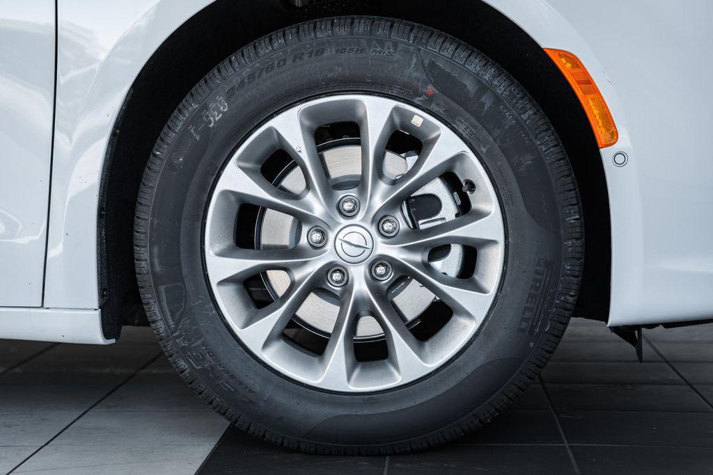 new 2026 Chrysler Pacifica car, priced at $43,963