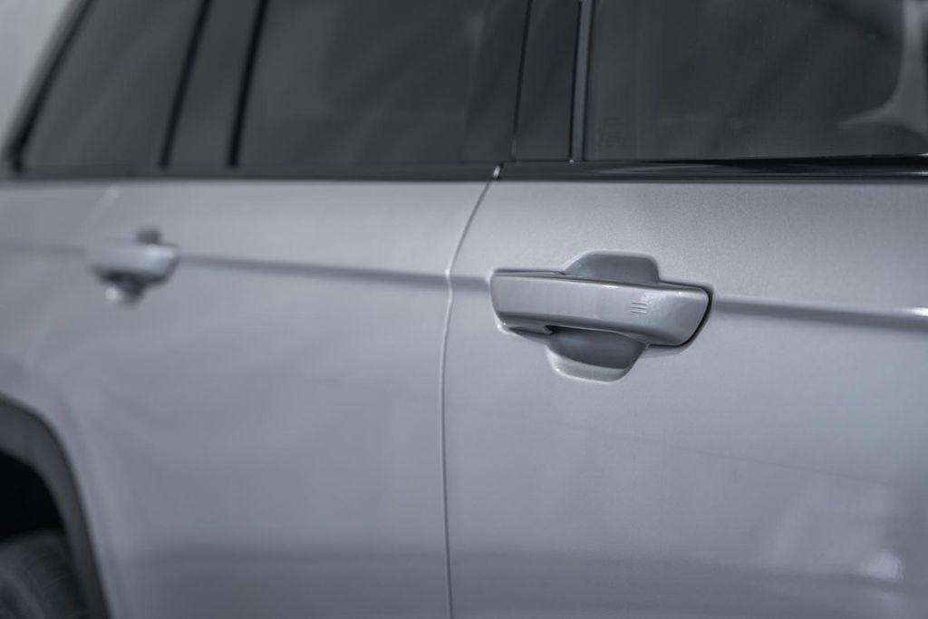 new 2025 Jeep Grand Cherokee car, priced at $43,094