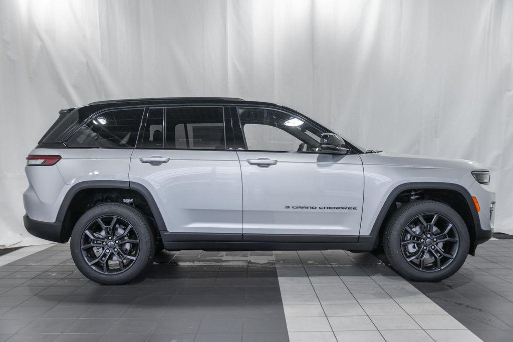 new 2025 Jeep Grand Cherokee car, priced at $43,094