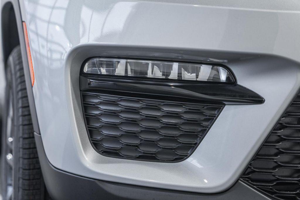 new 2025 Jeep Grand Cherokee car, priced at $43,094