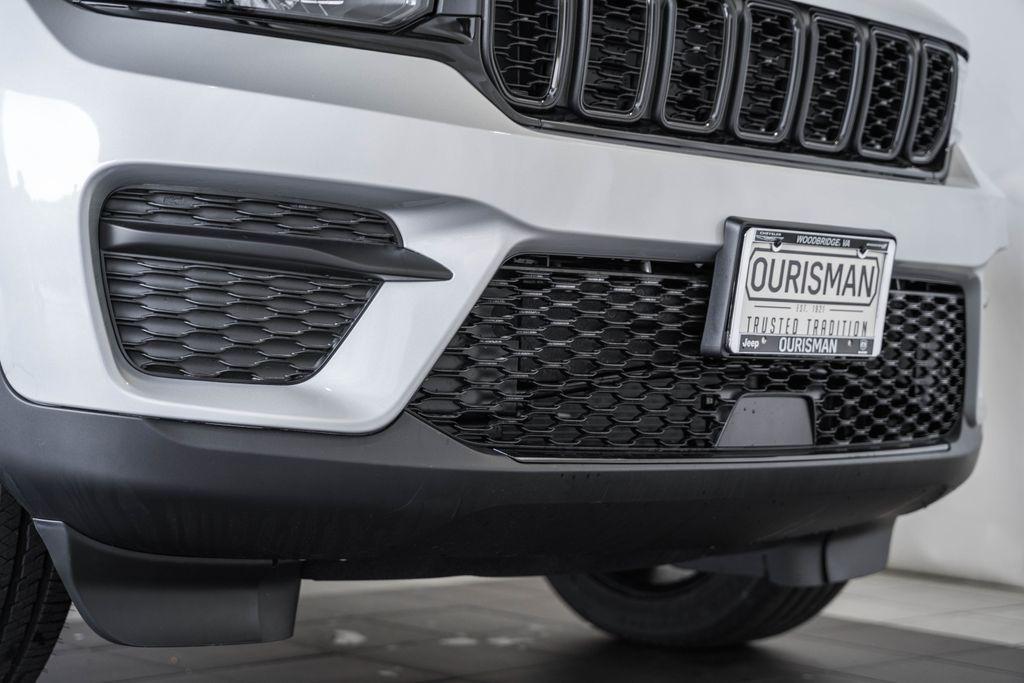 new 2025 Jeep Grand Cherokee car, priced at $37,310