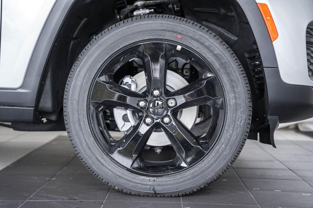 new 2025 Jeep Grand Cherokee car, priced at $37,310