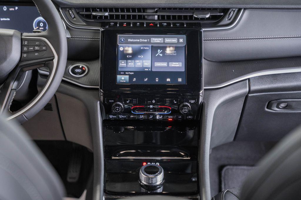 new 2025 Jeep Grand Cherokee car, priced at $37,310