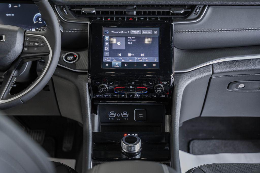 new 2025 Jeep Grand Cherokee car, priced at $37,310