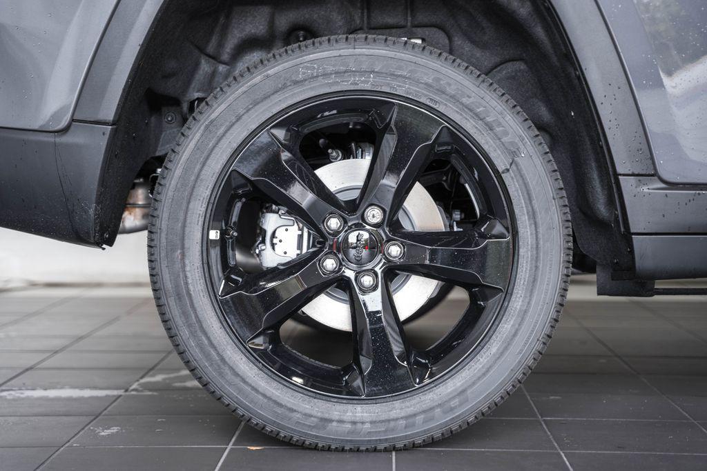 new 2025 Jeep Grand Cherokee car, priced at $37,310