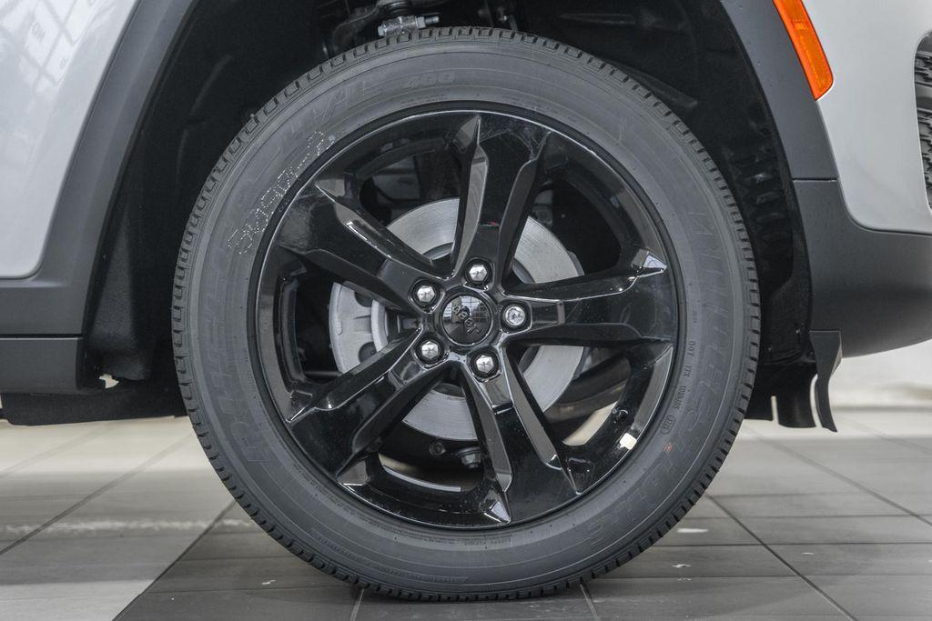 new 2025 Jeep Grand Cherokee car, priced at $39,206