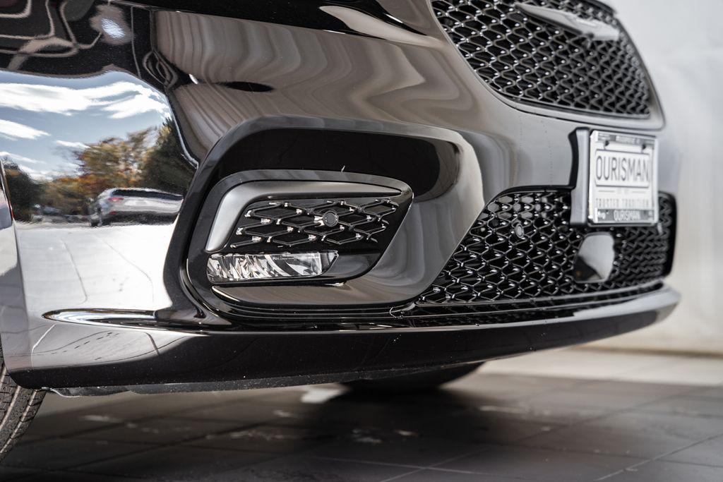 new 2026 Chrysler Pacifica car, priced at $45,579