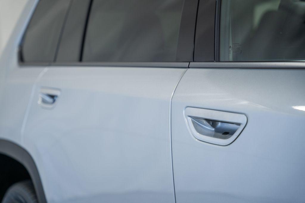 new 2026 Jeep Cherokee car, priced at $35,995