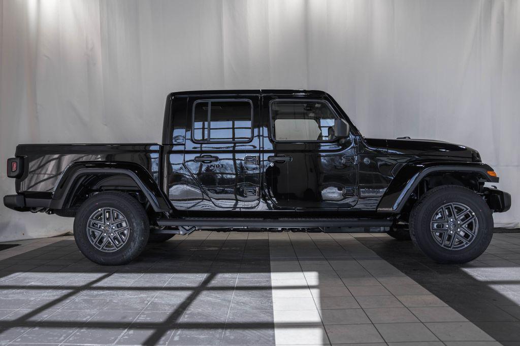 new 2026 Jeep Gladiator car, priced at $45,045
