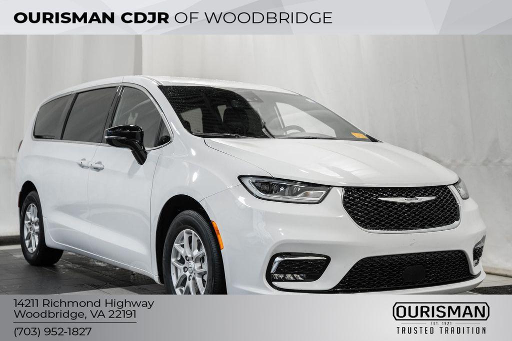 used 2025 Chrysler Pacifica car, priced at $29,000