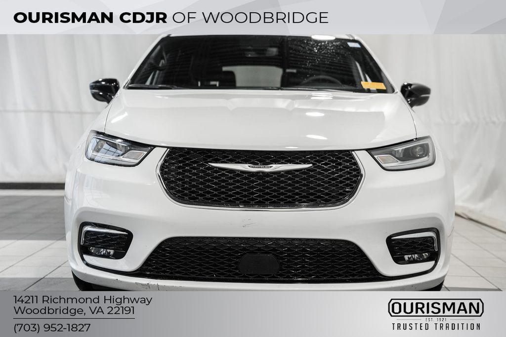 used 2025 Chrysler Pacifica car, priced at $29,000