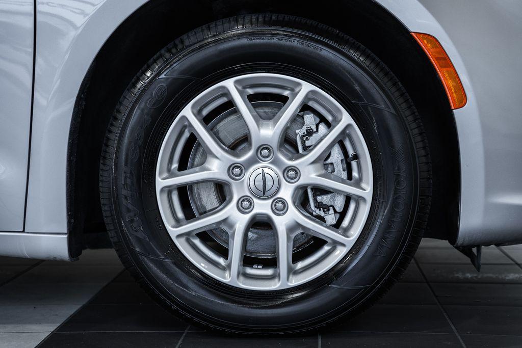 used 2024 Chrysler Pacifica car, priced at $24,500