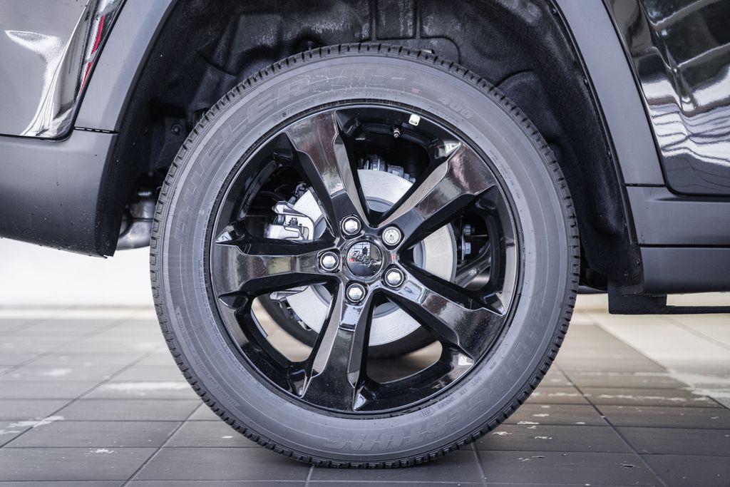 new 2025 Jeep Grand Cherokee car, priced at $40,310