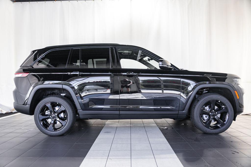 new 2025 Jeep Grand Cherokee car, priced at $40,310