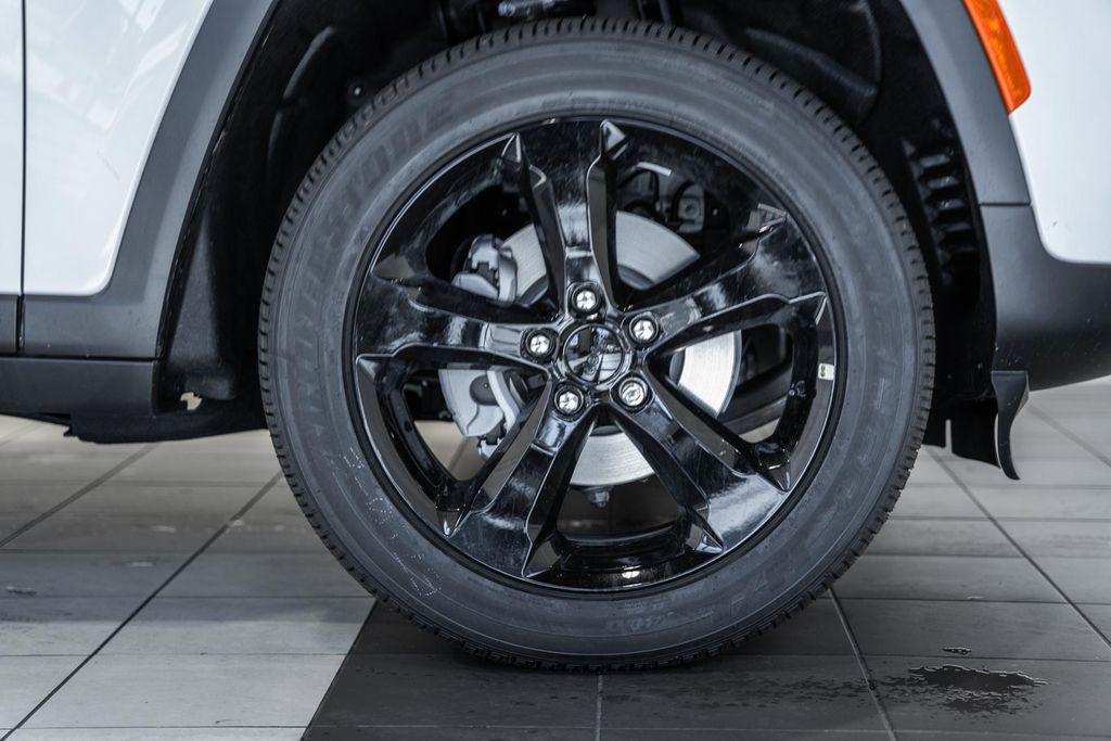 new 2025 Jeep Grand Cherokee car, priced at $37,670