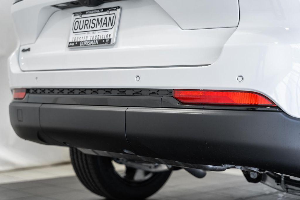 new 2025 Jeep Grand Cherokee car, priced at $37,670