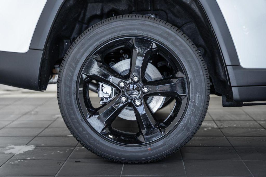 new 2025 Jeep Grand Cherokee car, priced at $37,670