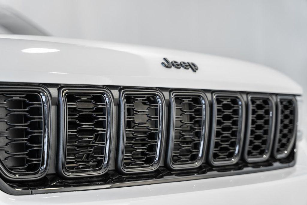 new 2025 Jeep Grand Cherokee car, priced at $37,670