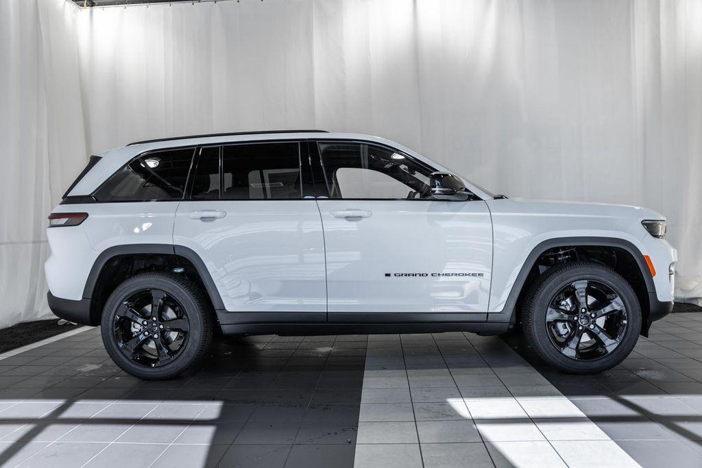 new 2025 Jeep Grand Cherokee car, priced at $37,670