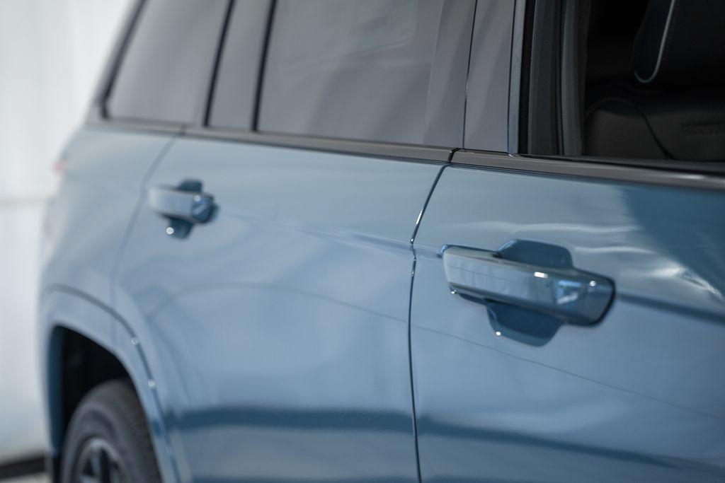 new 2026 Jeep Grand Cherokee car, priced at $57,995
