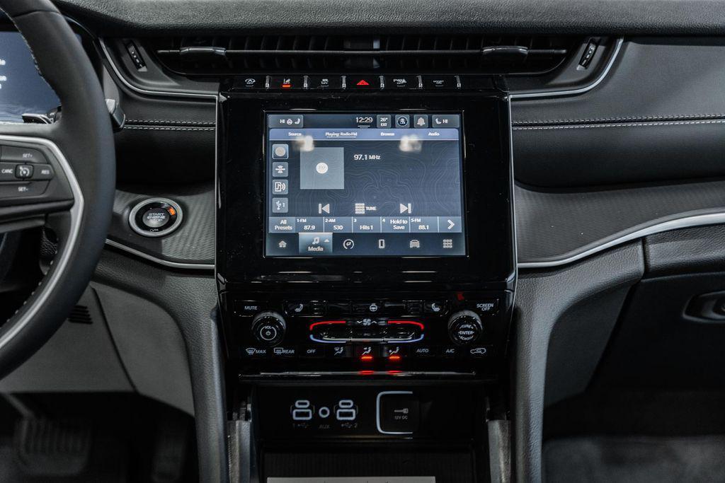 new 2025 Jeep Grand Cherokee L car, priced at $38,004