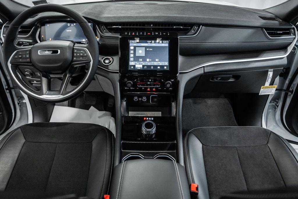 new 2025 Jeep Grand Cherokee L car, priced at $38,004