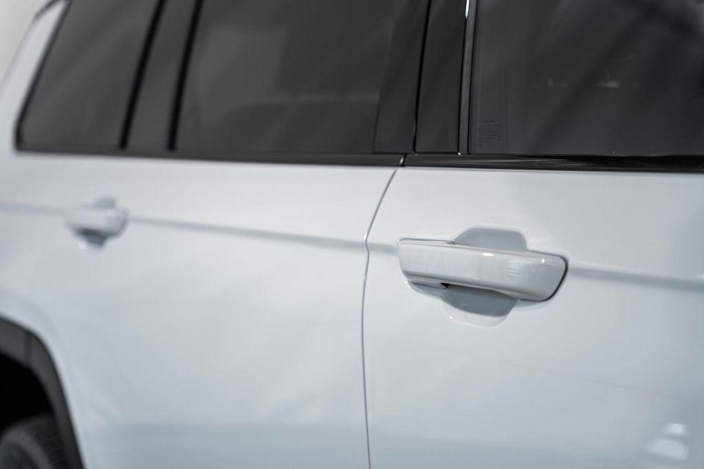 new 2025 Jeep Grand Cherokee L car, priced at $38,004