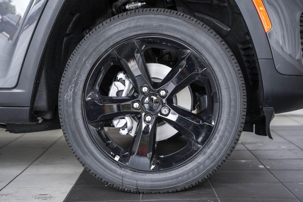 new 2025 Jeep Grand Cherokee car, priced at $37,310