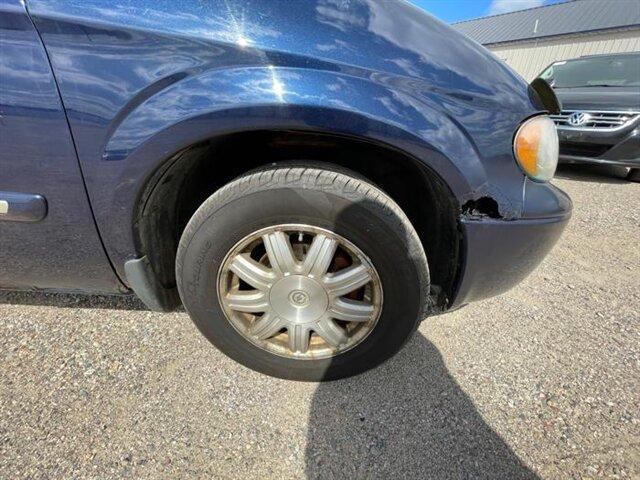 used 2005 Chrysler Town & Country car