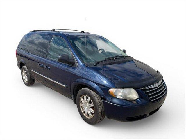 used 2005 Chrysler Town & Country car