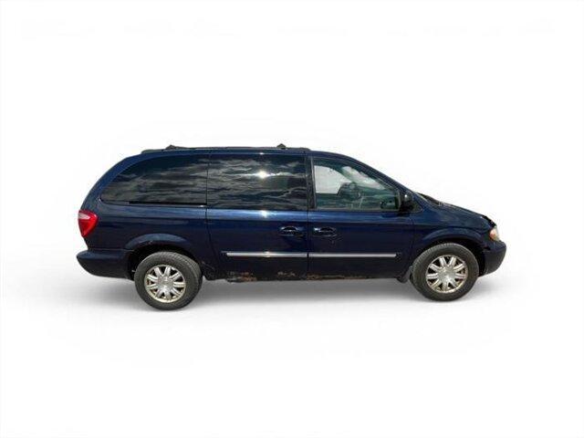 used 2005 Chrysler Town & Country car