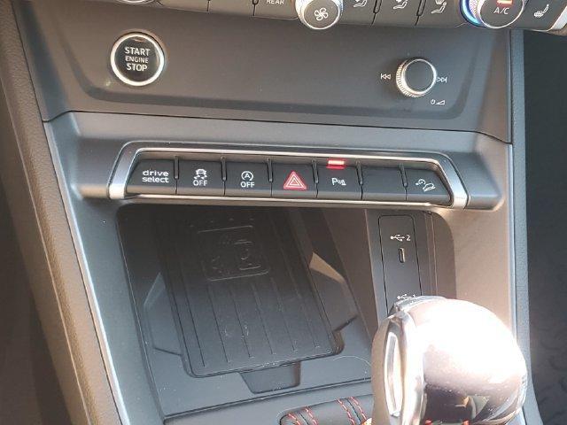Audi Q3 view 31