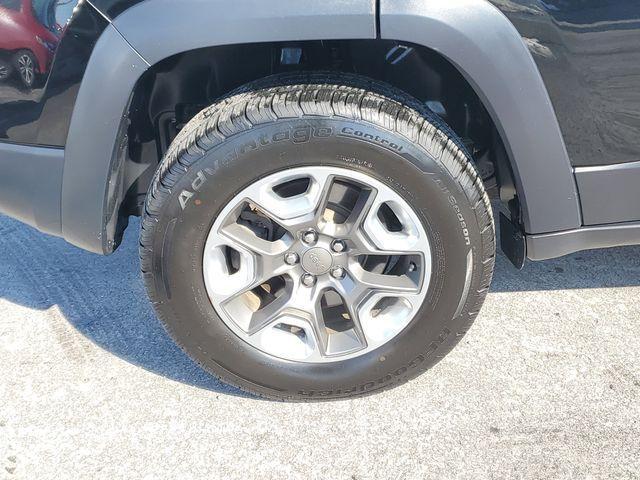 used 2019 Jeep Cherokee car, priced at $14,025