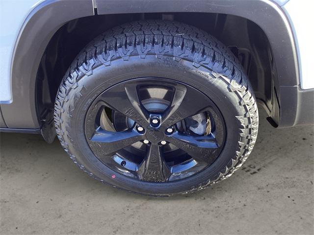 used 2018 Jeep Cherokee car, priced at $15,473