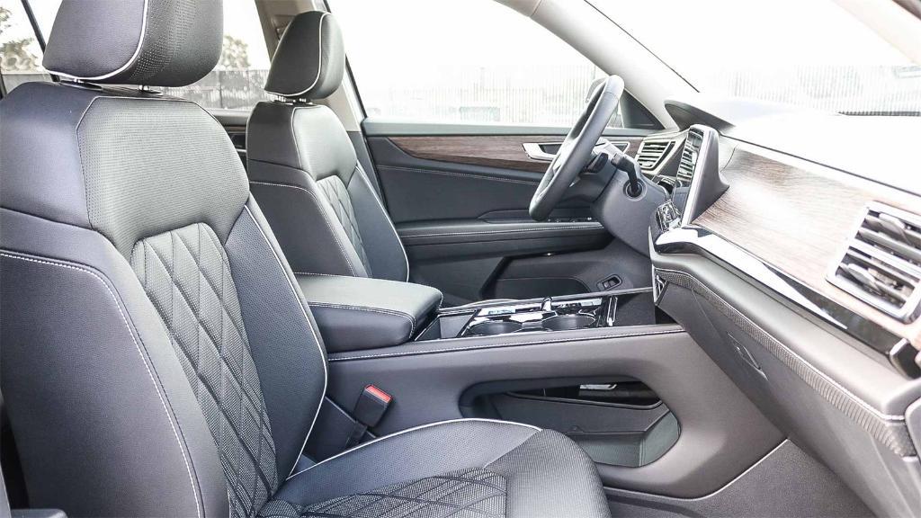 new 2026 Volkswagen Atlas car, priced at $54,654