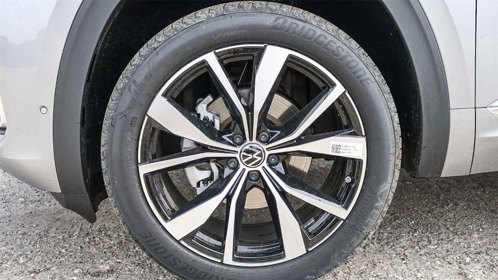 new 2026 Volkswagen Atlas car, priced at $54,654