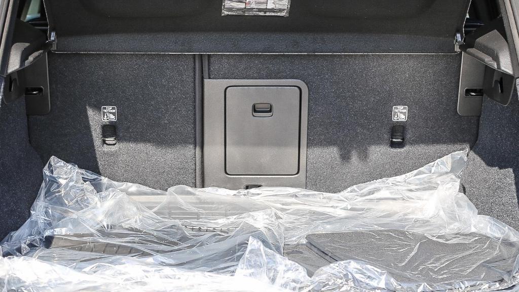 new 2025 Volvo XC40 car, priced at $41,065