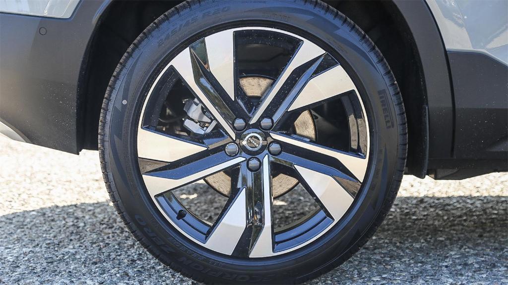 new 2025 Volvo XC40 car, priced at $41,065