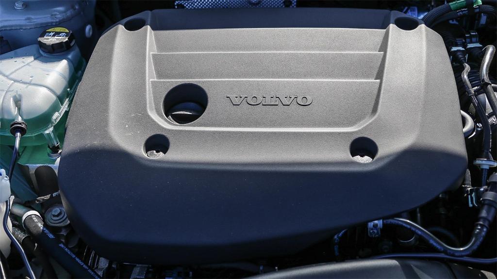 new 2025 Volvo XC40 car, priced at $41,065