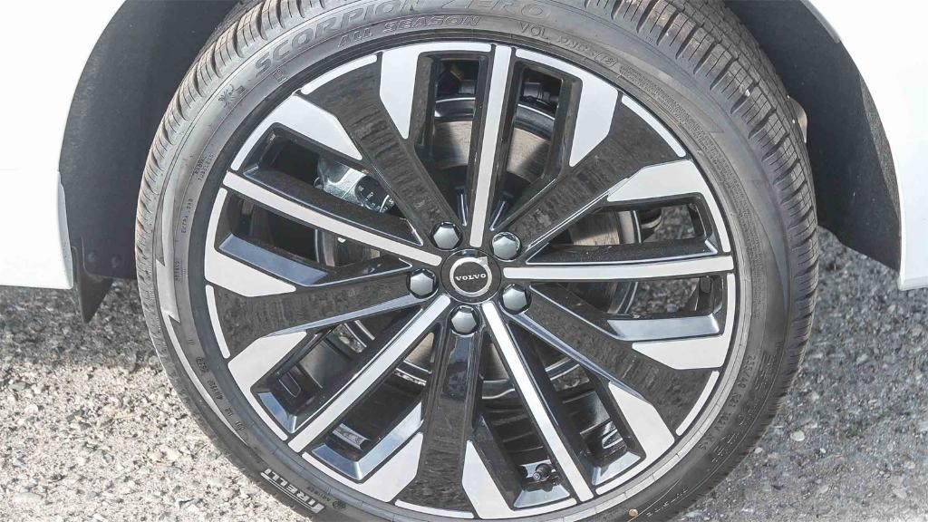 new 2026 Volvo XC60 Plug-In Hybrid car, priced at $73,235