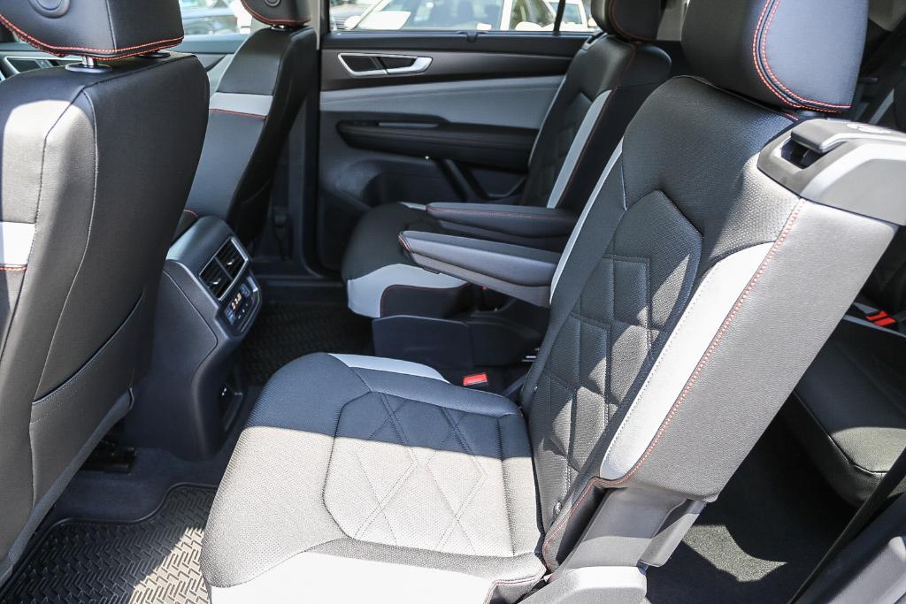 new 2025 Volkswagen Atlas car, priced at $41,504