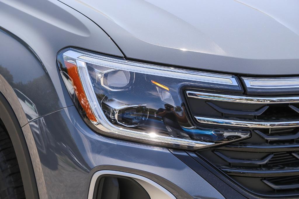 new 2025 Volkswagen Atlas car, priced at $41,504