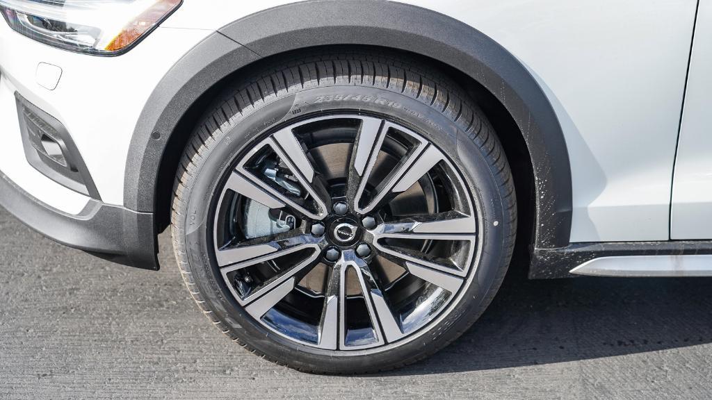new 2025 Volvo V60 Cross Country car, priced at $56,525
